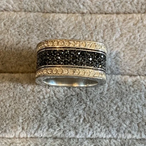 Authentic Swarovski Ring - Picture 3 of 4